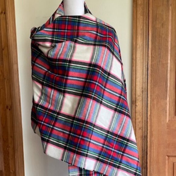 GAP Oversized Cozy Frayed Soft Red Green Plaid Scarf @ 83" x 25" - Picture 4 of 13